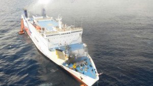 EEUU investiga el incendio del crucero Caribbean Fantasy en Puerto Rico