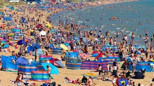 Mueren 5 bañistas el mismo día en una playa británica sin socorristas