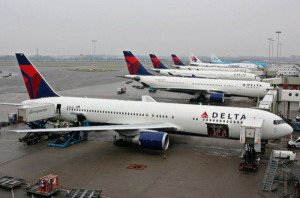 Aerolínea Delta anuncia “cancelaciones a gran escala” por apagón informático