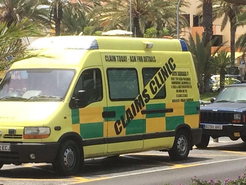 Imagen de una de las furgonetas apostadas en las proximidades de los hoteles del sur de Tenerife este verano.