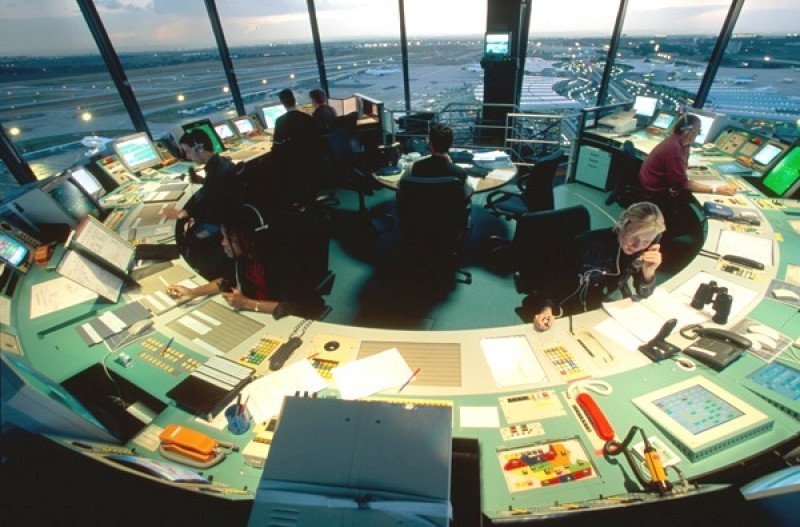Torre de control del Aeropuerto París Charles de Gaulle.