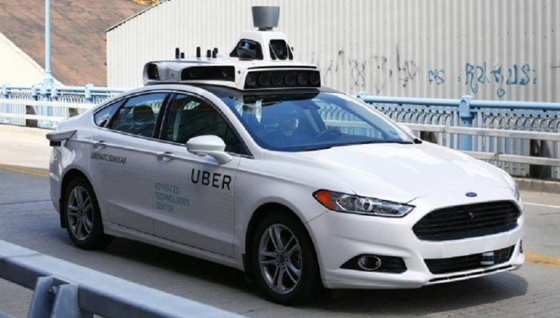  Uber lanza los viajes en coches sin conductor