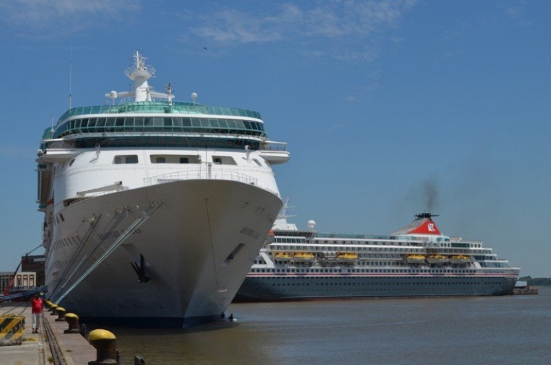 El Rhapsody of the Seas recorrió los puertos de la región el último verano.