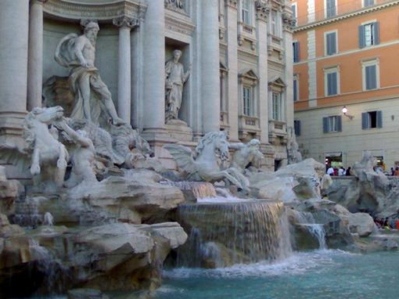 Roma se ha convertido en una ciudad 'invivible' para los propios romanos entre otras cosas debido a la masificación turística, según su alcaldesa, Virginia Raggi.