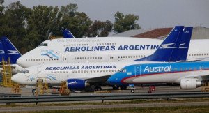 Cancelan decenas de vuelos en Argentina por huelga de pilotos