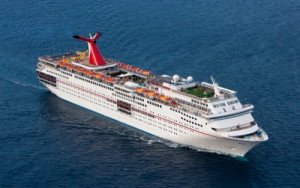 Guardia Costera de EEUU busca a pasajera que cayó al mar desde el Carnival Ecstasy
