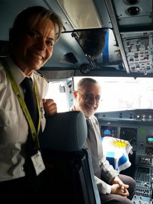 Uruguaya Diana Pugh comandó el vuelo inaugural de Sky Airline a Montevideo