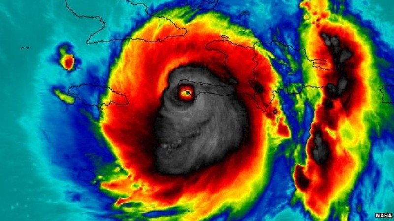 La imagen 'terrorífica' tomada por un satélite de la NASA en el momento que el ojo de Matthew tocaba tierra en Haití. Se hizo viral.