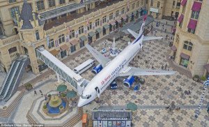 Un avión-restaurante aterriza en el centro de una ciudad china
