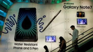 Samsung ofrece recambio del Galaxy Note 7 en aeropuertos tras prohibición para volar