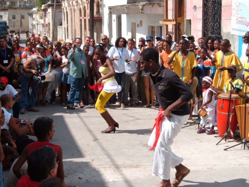 Rumba en las calles de La Habana. (Foto: Timbalaye)