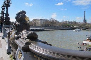 París intenta recuperar el turismo un año después del atentado
