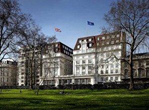 Reabre tras reforma mutimillonaria uno de los hoteles más clásicos de Londres