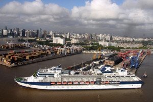 Argentina baja tasas migratorias a pasajeros de cruceros en temporada baja
