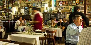 Cerca de 8.000 empleos menos por cierre de restaurantes en Buenos Aires