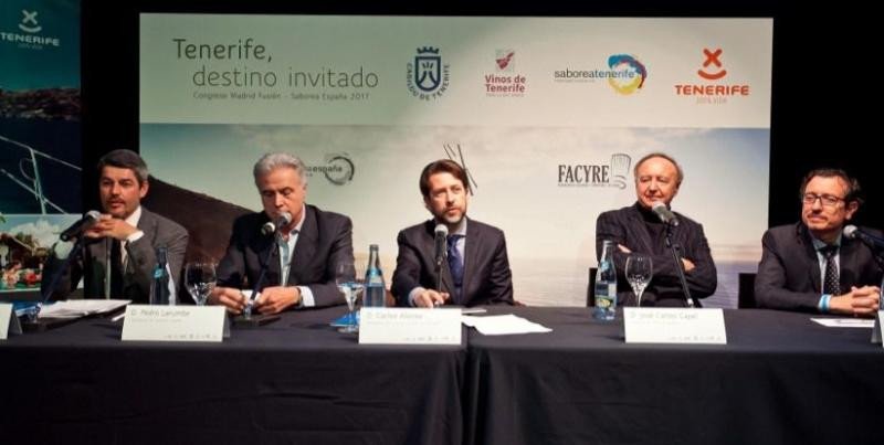 El presidente del Cabildo de Tenerife, en el centro de la imagen, durante la presentación de Madrid Fusión.