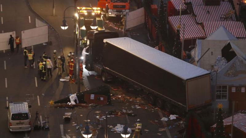 Al menos 12 muertos y 48 heridos arrollados por un camión en Berlín