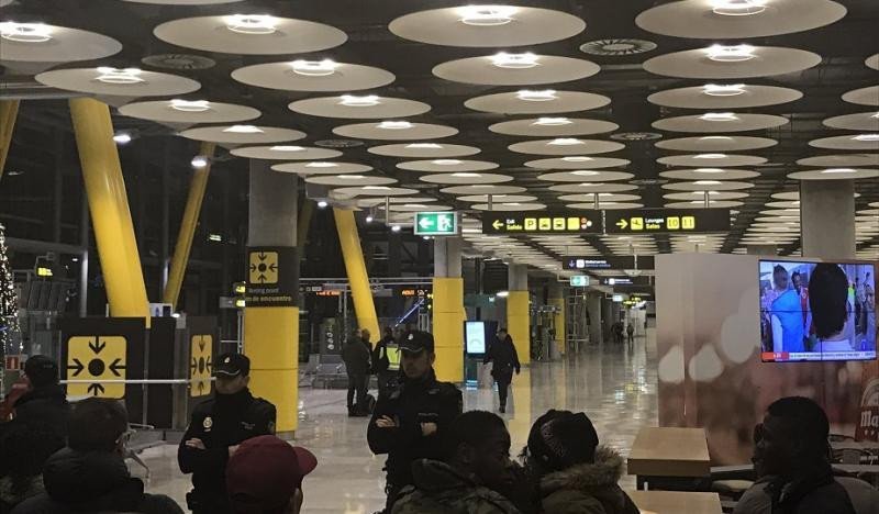 El Aeropuerto de Madrid-Barajas fue bloqueado por dos horas por loque finalmente resultó una falsa amenza de bomba.