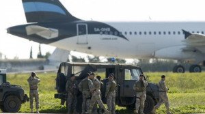 Liberan a 65 pasajeros del avión libio desviado a Malta