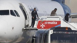 Los secuestradores del avión libio se rinden y piden asilo a Malta