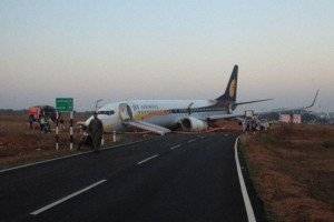   15 heridos tras salirse un avión de la pista en un aeropuerto indio