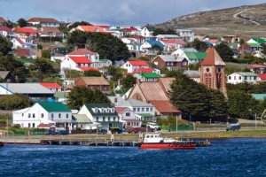Acuerdan aumentar vuelos entre Argentina continental e Islas Malvinas