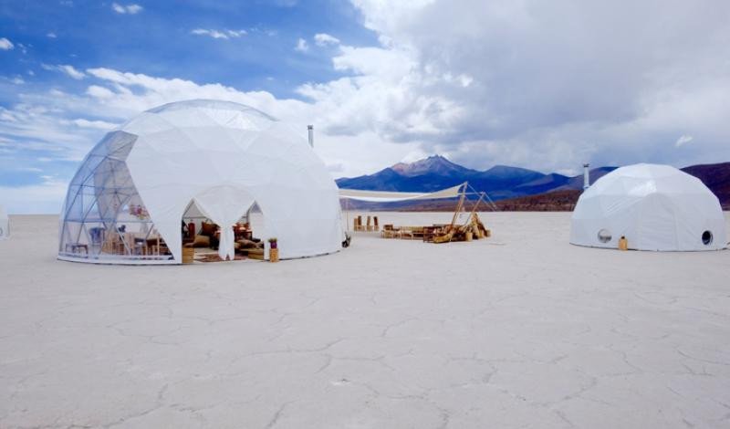 Hoteles pop-up en las salinas de Bolivia. Cuatro días para un grupo de seis personas puede costar 167.800 euros, vuelos aparte.