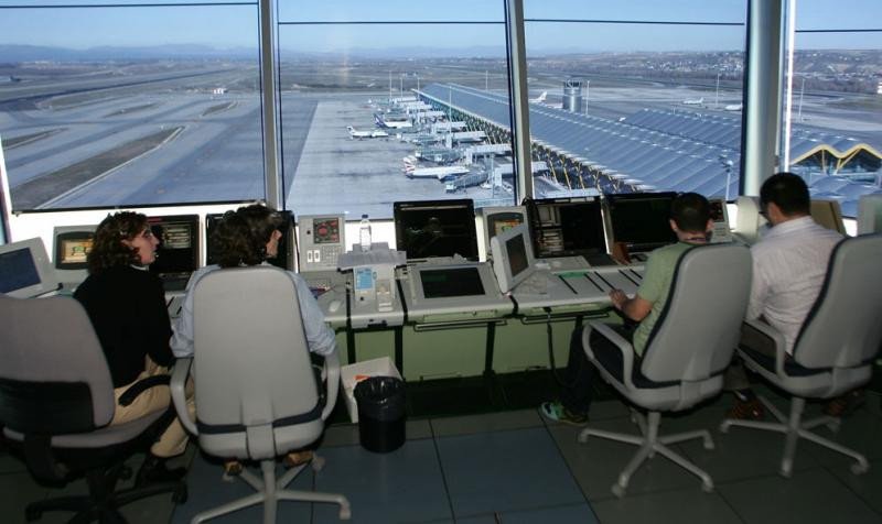 Los controladores españoles gestionan un récord de vuelos en 2016