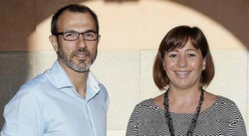 El vicepresidente y conseller de Innovación, Investigación y Turismo, Biel Barceló, y la presidenta del Ejecutivo balear, Francina Armengol.