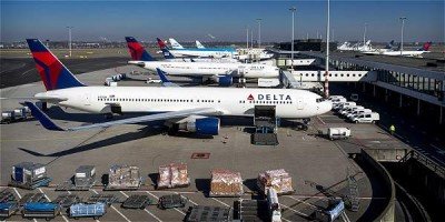 Delta cancela otro centenar de vuelos y pide disculpas por el apagón
