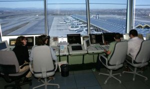 Los controladores españoles baten récord de vuelos gestionados en 2016
