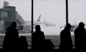 Cancelan más de 400 vuelos en Turquía por un temporal de nieve