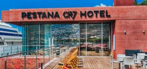 Cristiano Ronaldo busca hoteles en Ibiza