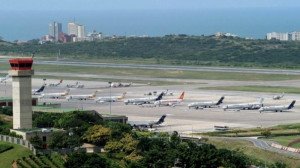 Las aerolíneas aguantan en Venezuela por no incomunicar el país, según IATA