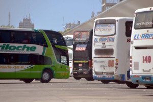 Argentina compensa a empresas de ómnibus que compiten con aerolíneas
