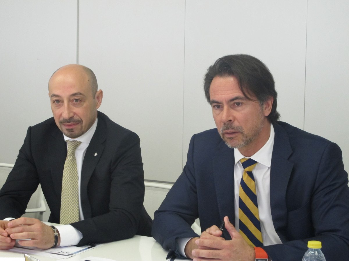Raffaele D'Ambrosio y Alfredo Serrano, presidente y director nacional de CLIA España, en la presentación del estudio.