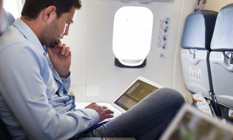 IATA cuestiona la eficacia de la prohibición de portátiles en cabina 