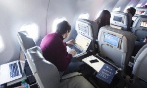 El Reino Unido también prohibirá los portátiles en vuelos de Oriente Medio