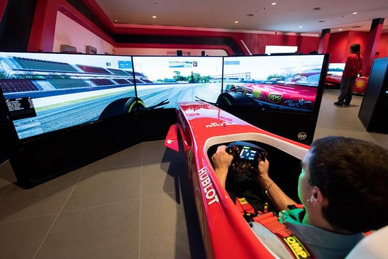 Los simuladores de F1, otra de las atracciones más espectaculares del nuevo Ferrari Land
