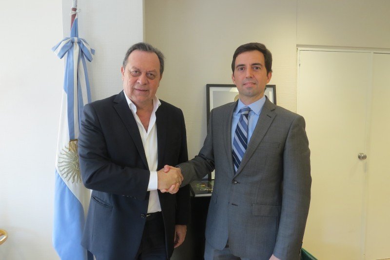 Gustavo Santos (Ministro de Turismo de Argentina) e Ignacio Ferrer (Gerente de Air Canadá en Argentina)