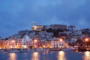 Ibiza recomienda a turistas y trabajadores alquilar sólo a legales