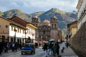 Cinco extranjeros serán expulsados de Perú tras pintadas en Cusco