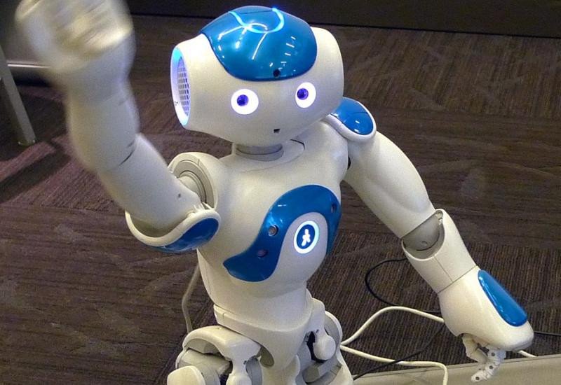 Japan Airlines y el Aeropuerto de Glasgow han introducido recientemente robots
humanoides Nao para la atención al cliente.
