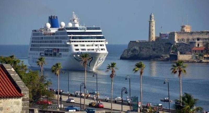 El barco Adonia de Carnival a su llegada a Cuba.
