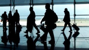 Reforzarán los recursos para el nuevo control de pasaportes en aeropuertos 