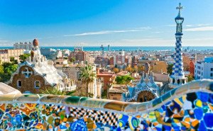 Los turistas conceden una alta valoración a Barcelona, un 8,2 sobre 10