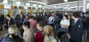 Aerolíneas piden a los pasajeros ir a El Prat tres horas antes del vuelo