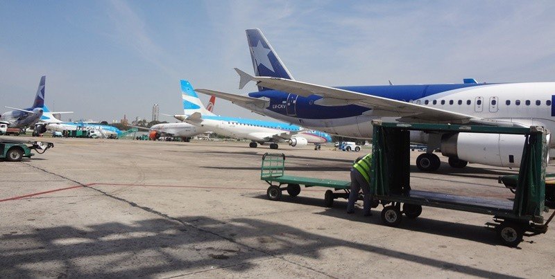 La gestión del tráfico aéreo en el área de Buenos Aires fue criticada por la IATA. Foto: Aeroparque (Javier Lyonnet).