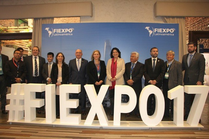 Responsables de Fiexpo junto a autoridades chilenas.