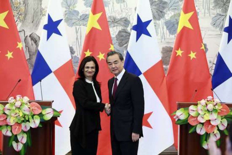 Panamá rompe relaciones con Taiwán para aliarse a China